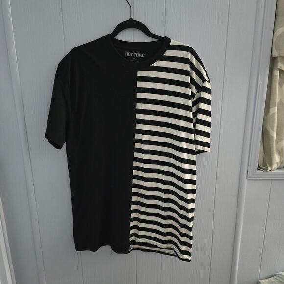 Hot Topic Half Black Half Stripe T-Shirt Size XL – Gothic, Punk, Alt Streetwear - Picture 1 of 3